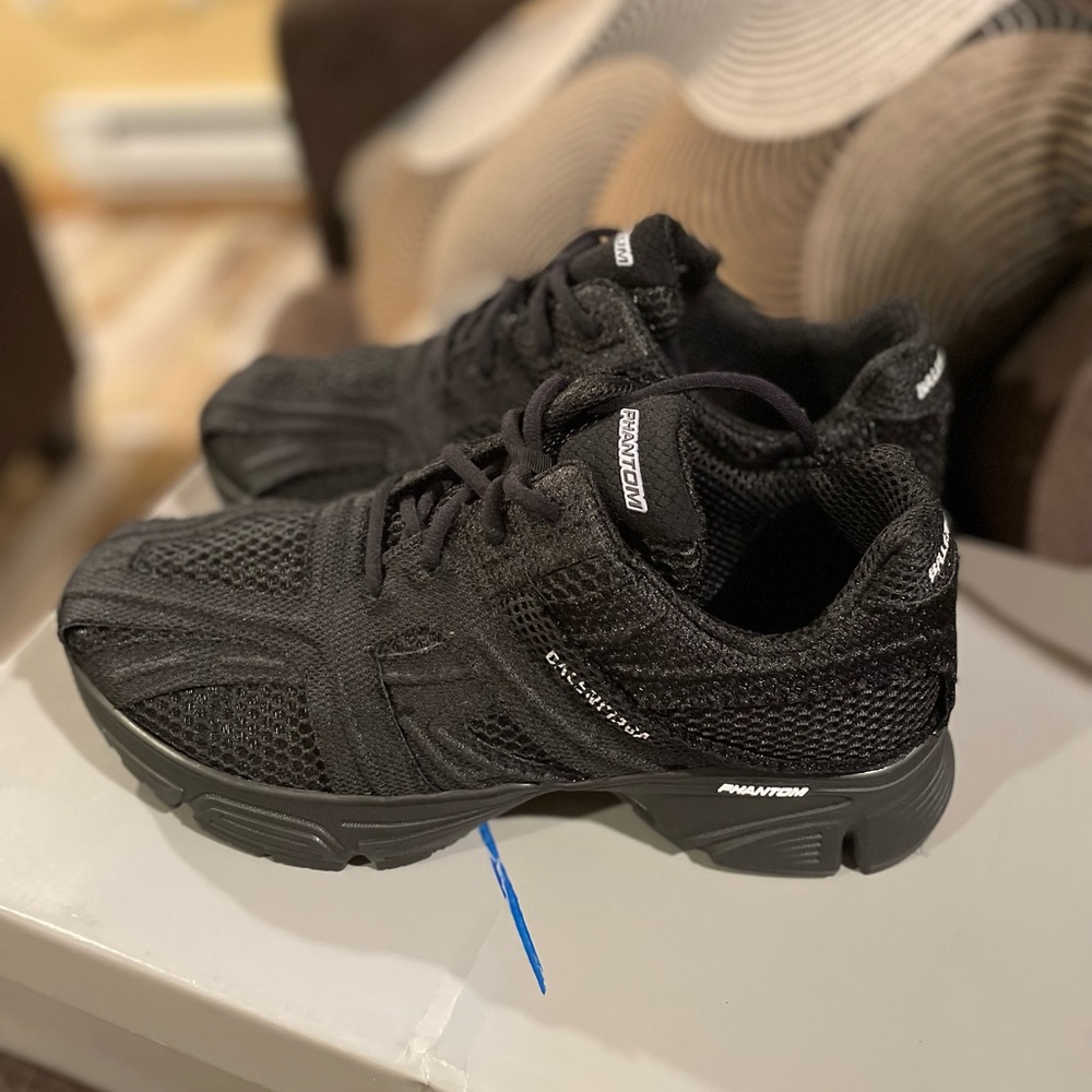 Balenciaga Black Sneakers Modern Urban Style - Picture 4 of 5